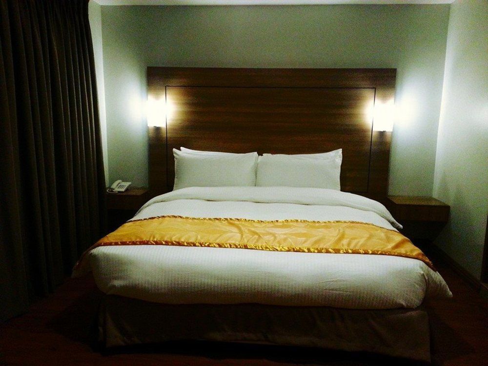 Vista Real Hotel Tagaytay City Kültér fotó