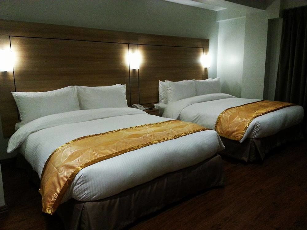 Vista Real Hotel Tagaytay City Kültér fotó