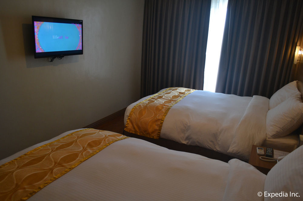 Vista Real Hotel Tagaytay City Kültér fotó