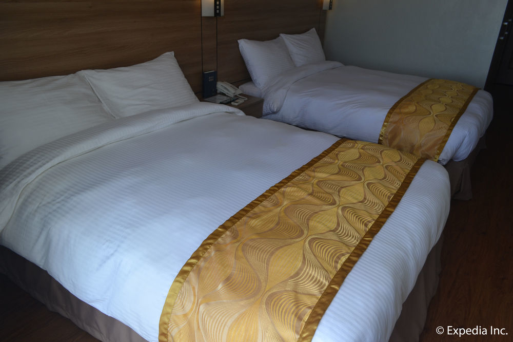 Vista Real Hotel Tagaytay City Kültér fotó