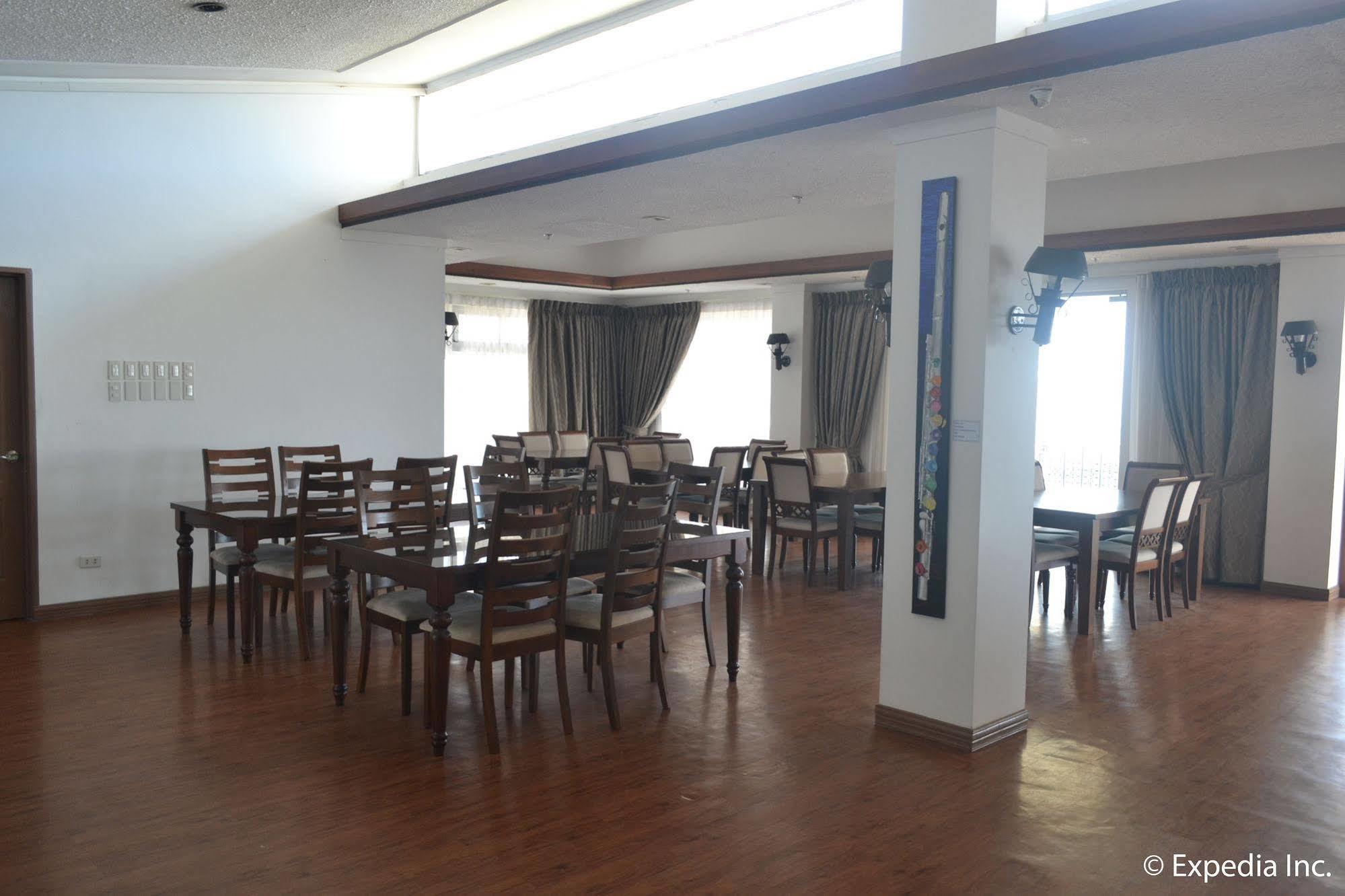 Vista Real Hotel Tagaytay City Kültér fotó