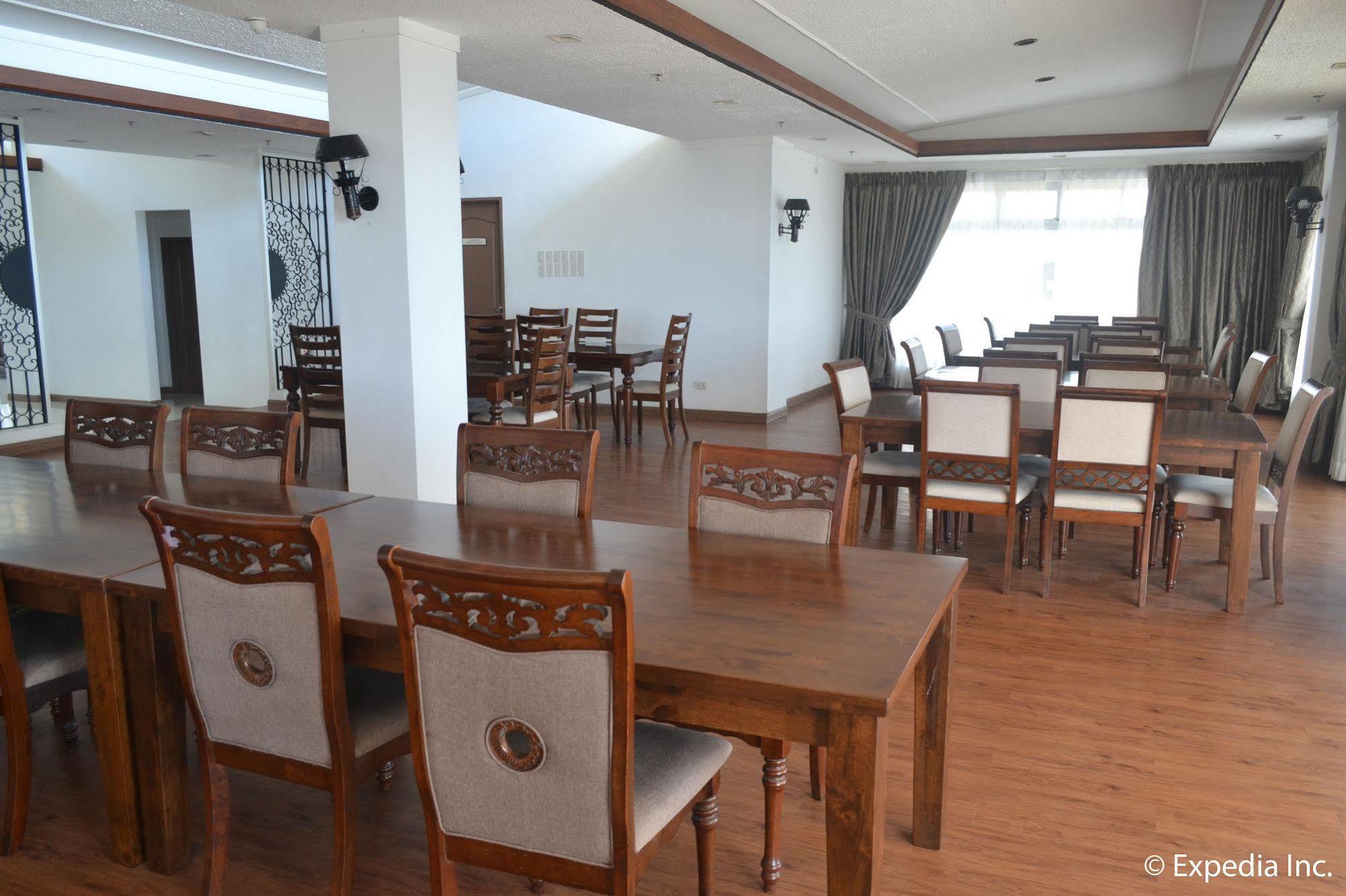 Vista Real Hotel Tagaytay City Kültér fotó