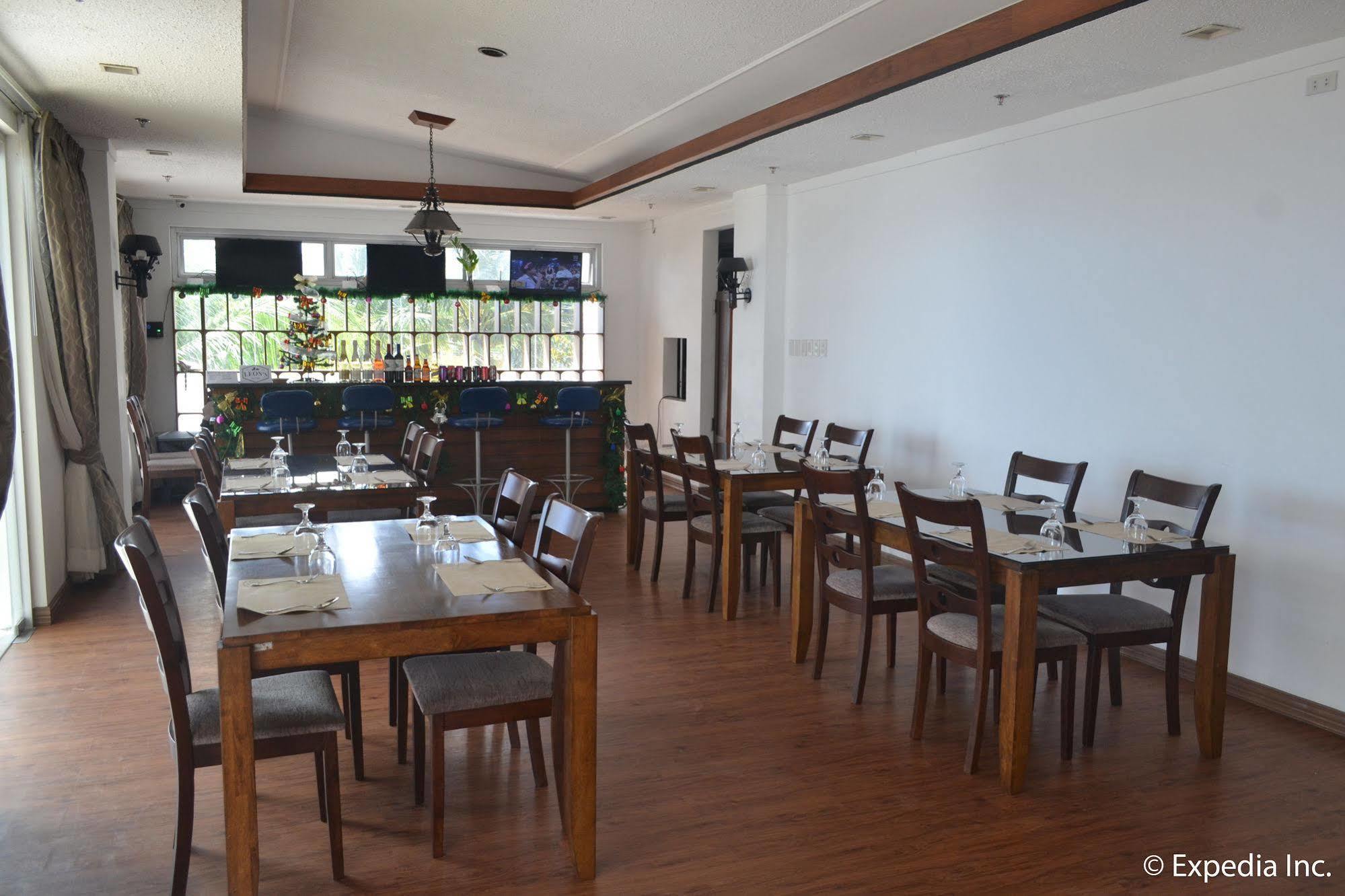 Vista Real Hotel Tagaytay City Kültér fotó