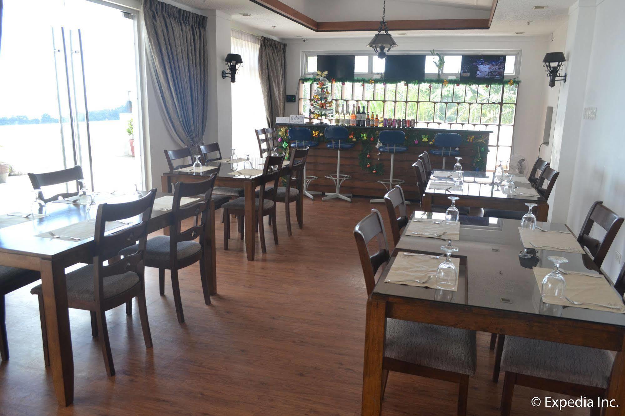 Vista Real Hotel Tagaytay City Kültér fotó