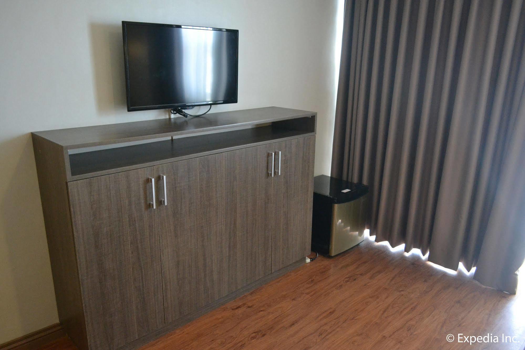 Vista Real Hotel Tagaytay City Kültér fotó
