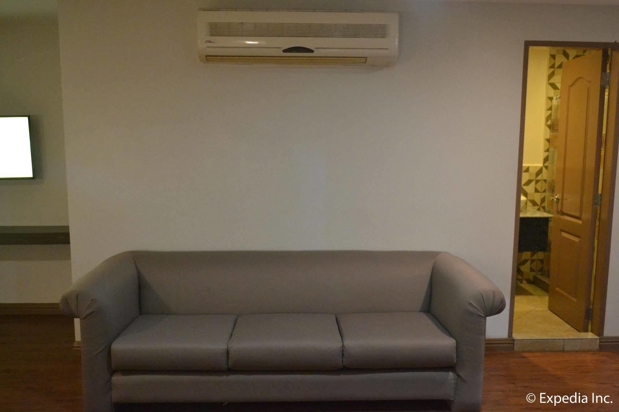 Vista Real Hotel Tagaytay City Kültér fotó