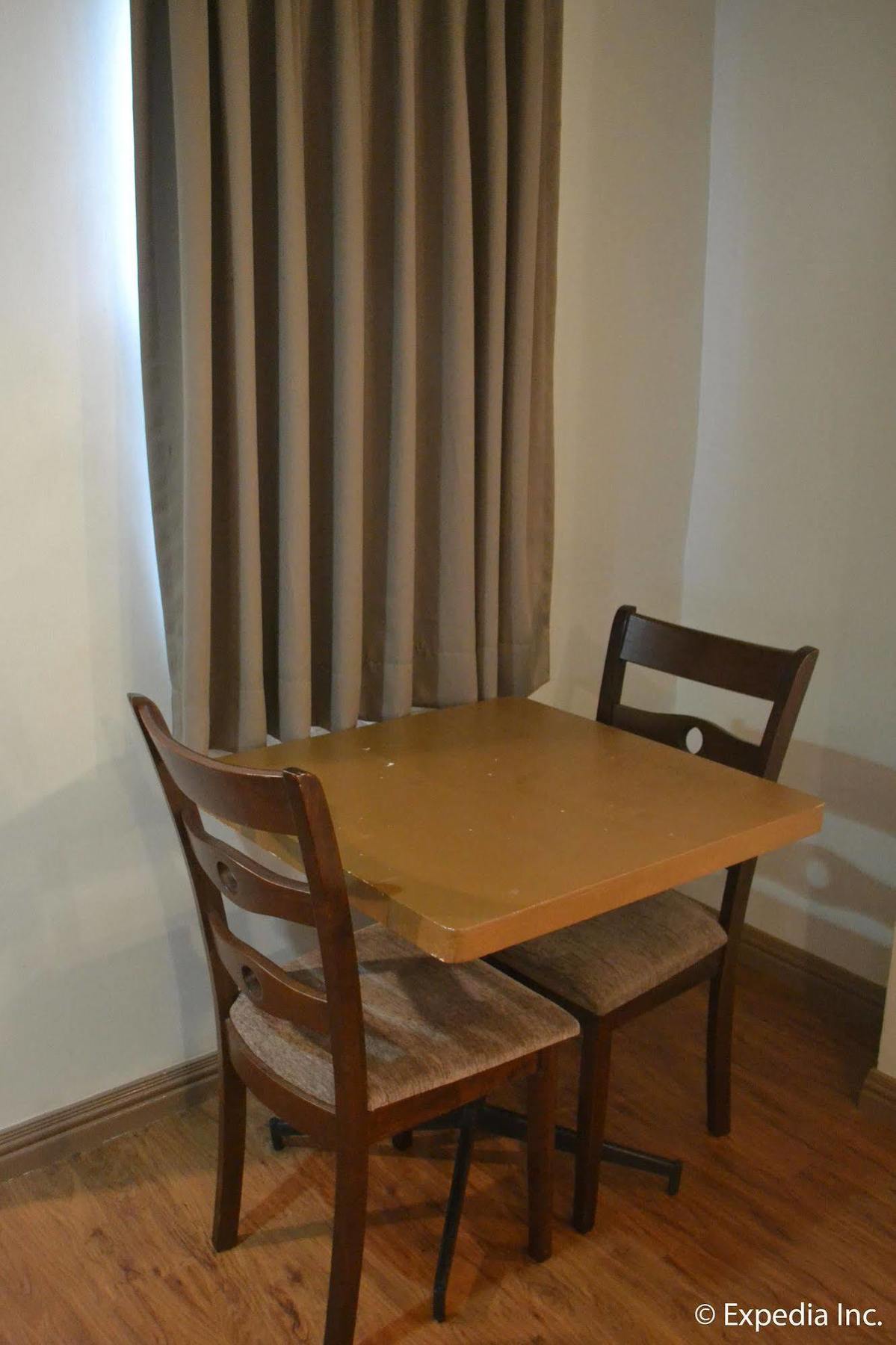 Vista Real Hotel Tagaytay City Kültér fotó