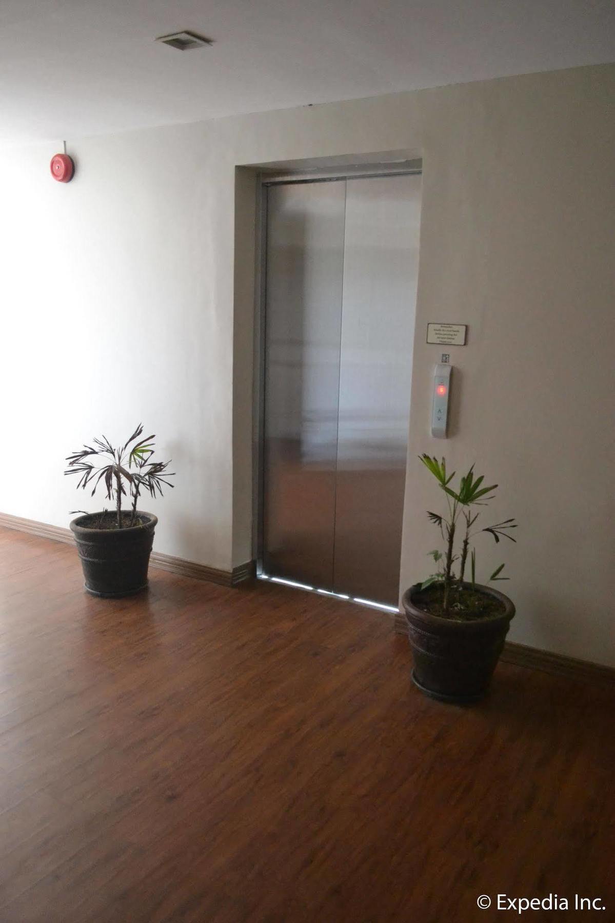 Vista Real Hotel Tagaytay City Kültér fotó