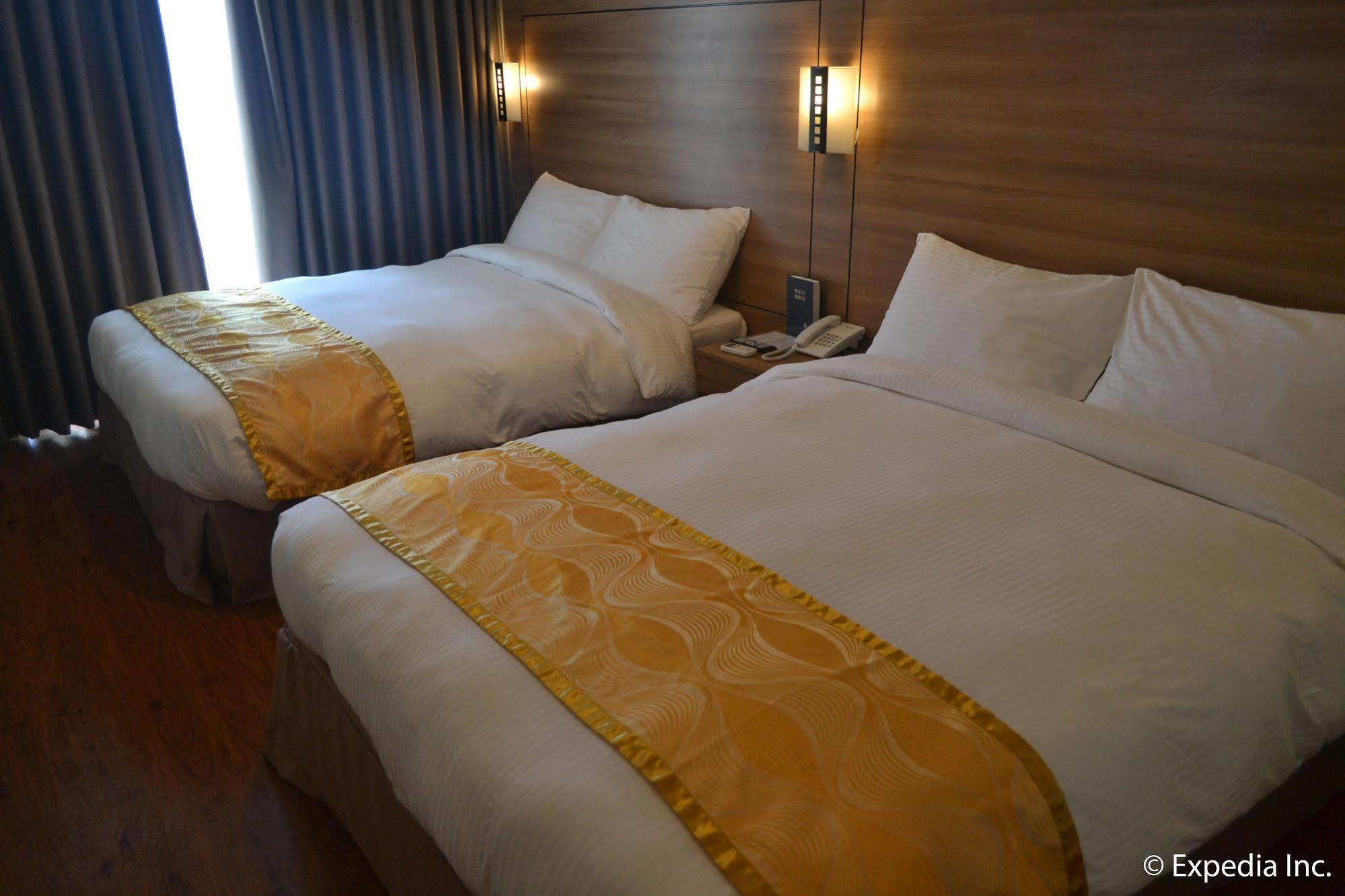 Vista Real Hotel Tagaytay City Kültér fotó