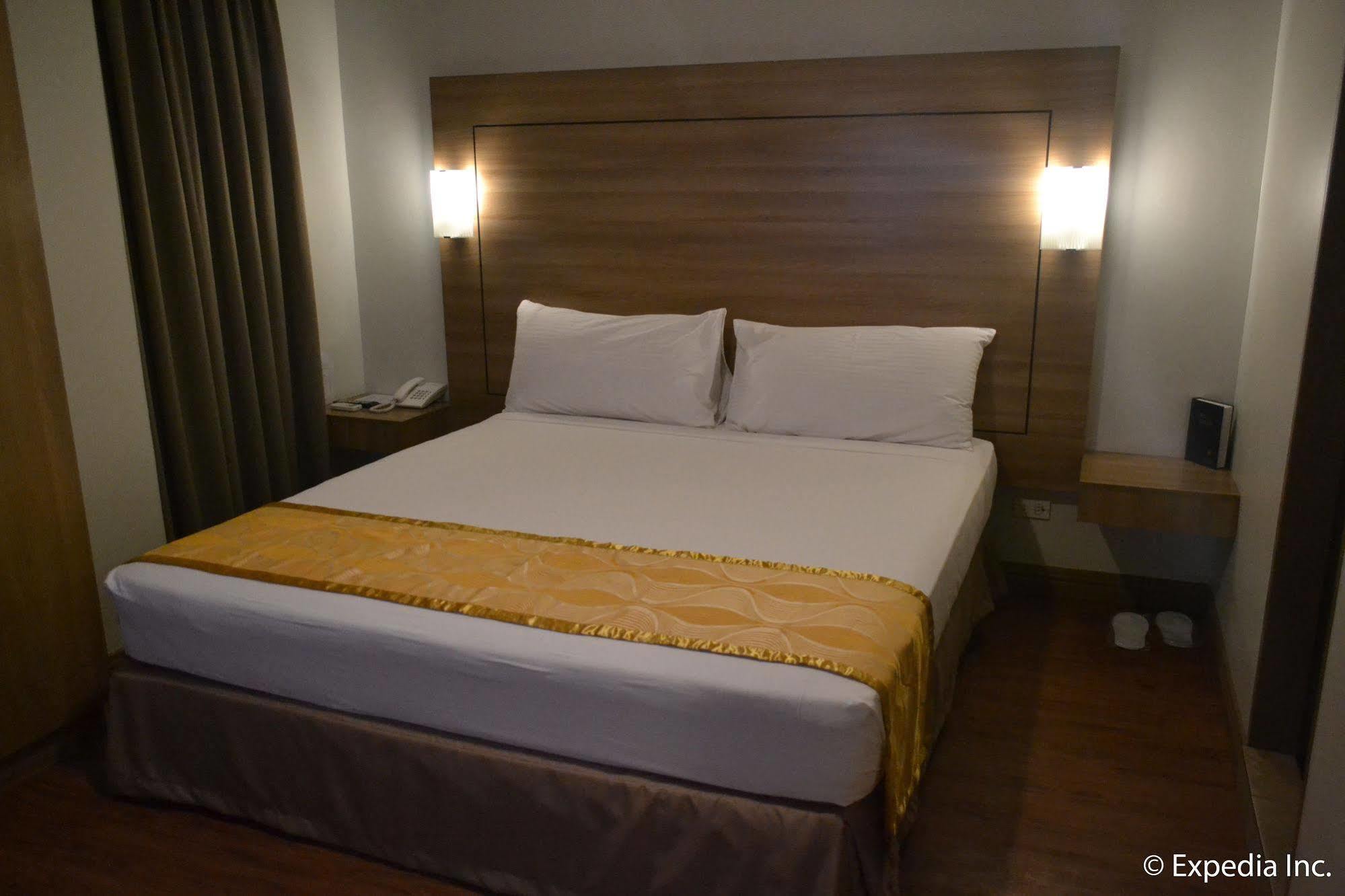 Vista Real Hotel Tagaytay City Kültér fotó