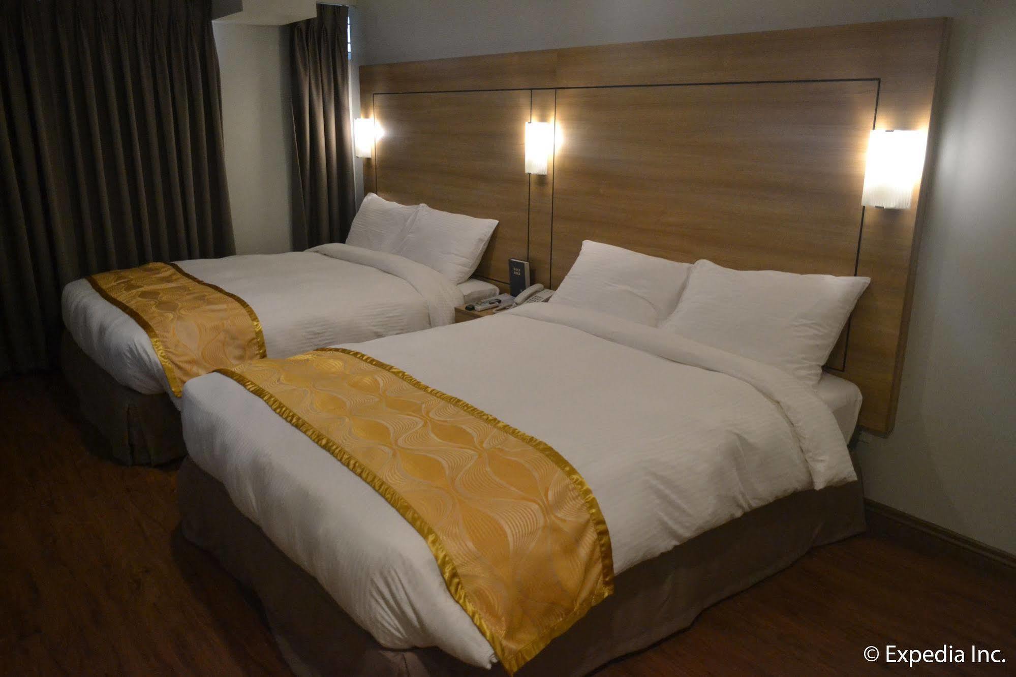 Vista Real Hotel Tagaytay City Kültér fotó