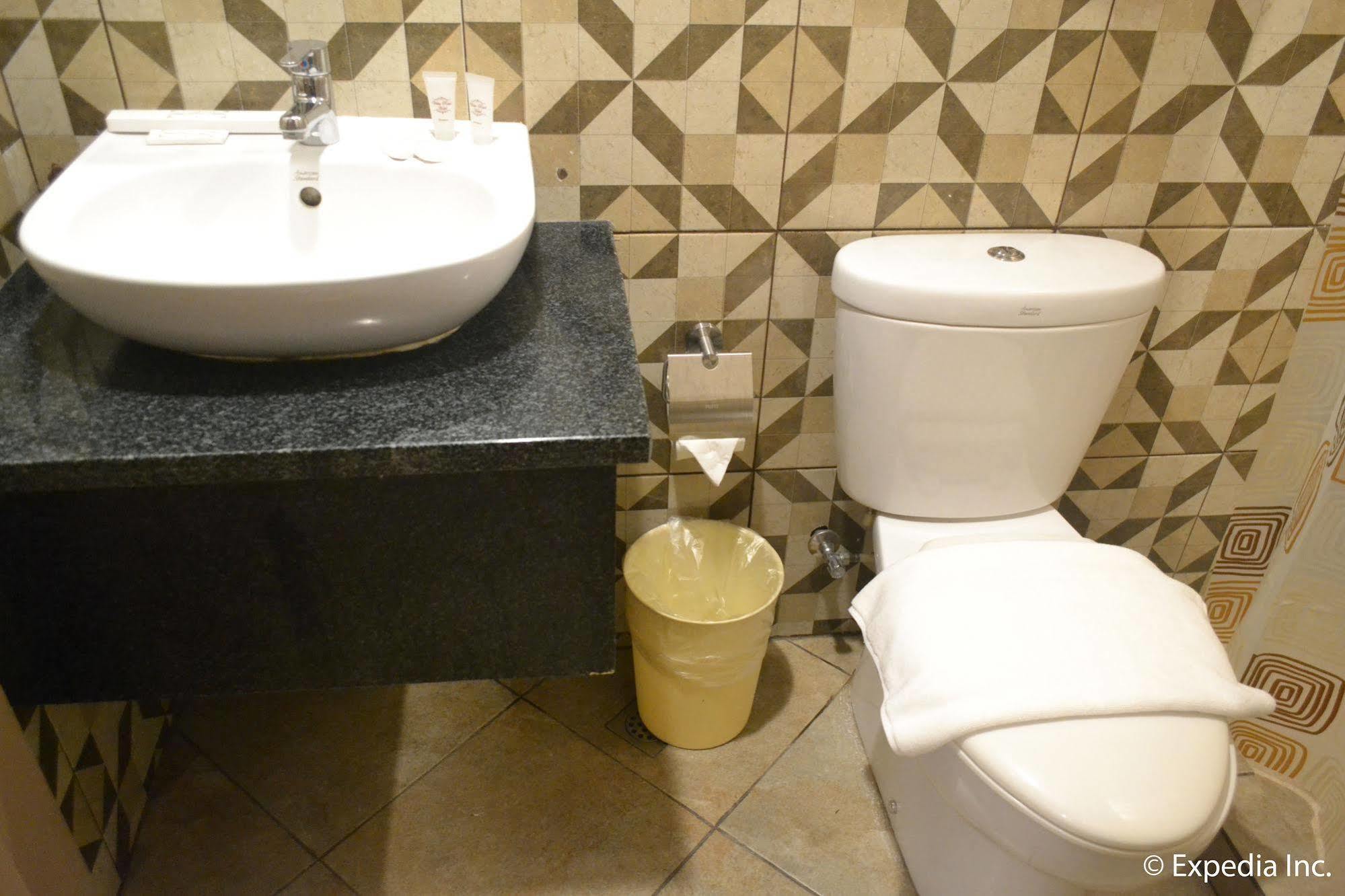 Vista Real Hotel Tagaytay City Kültér fotó