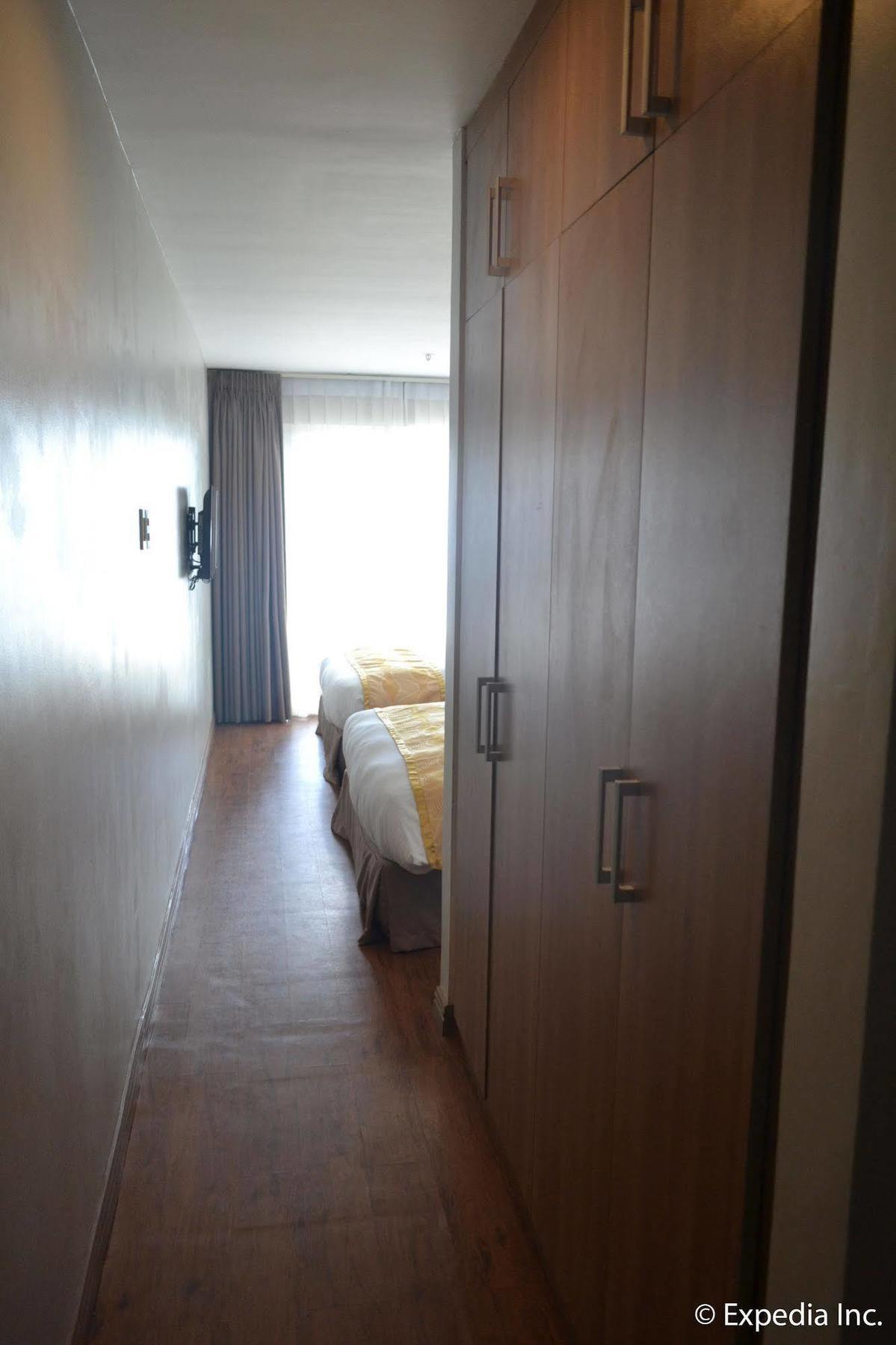 Vista Real Hotel Tagaytay City Kültér fotó